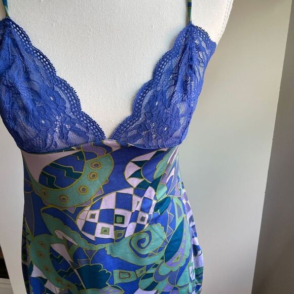 Victoria’s Secret Lace Camisole Slip - Picture 3 of 11